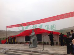 兰州卧龙岗“军魂园”中，千人集会祭英烈