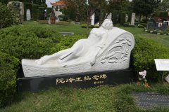 CC网投碑雕名人堂 | 阮玲玉纪念碑的石雕艺术
