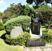 黎焕颐纪念碑：诗魂永驻，岁月铭记