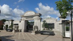 封存时光的密钥：一座陵园里的生命教育与城市记忆